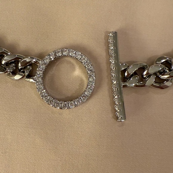 Chic Silver Chain Necklace with Sparkling Toggle - Picture 2 of 4